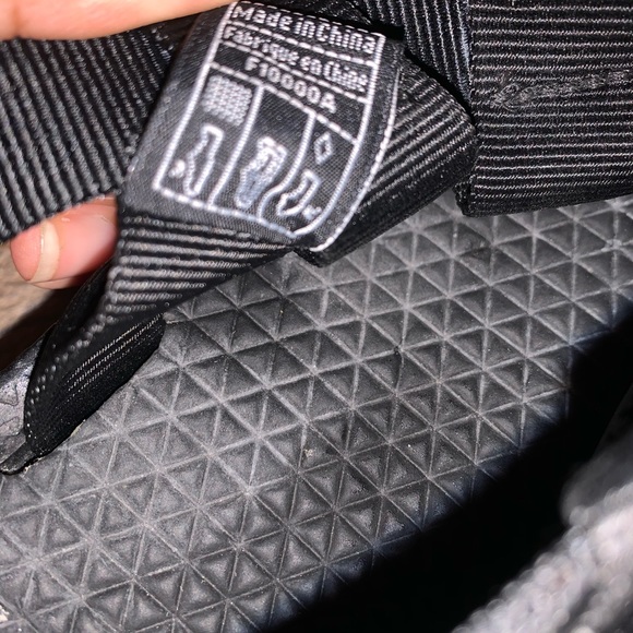 Vintage Men’s Black Teva Sandals with toe loop - Picture 8 of 11